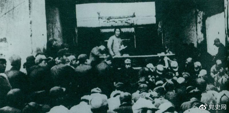 1935年12月27日，毛澤東在陜北瓦窯堡黨的活動(dòng)分子會(huì)議上作《論反對(duì)日本帝國(guó)主義的策略》報(bào)告。